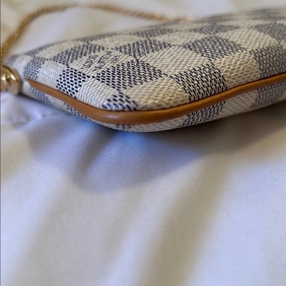 SOLD🎄Louis Vuitton Milla MM pochette🎄 - Picture 8 of 10